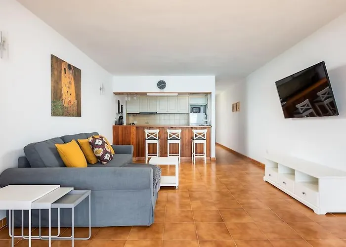 Neptuno Oceanfront Apartment